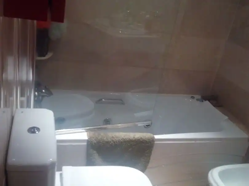 Flat for rent in Calle Bausá, 8, Costillares Bathroom of Flat for rent in Madrid with Parquet flooring, Storage room and Swimming Pool