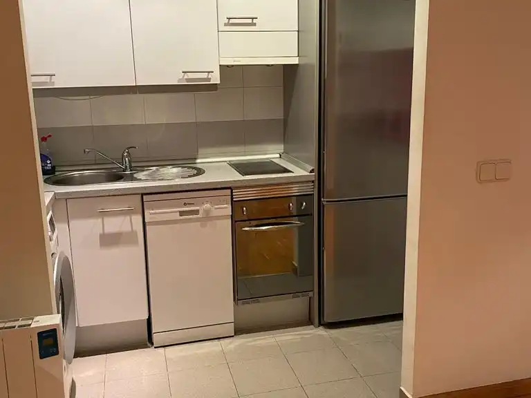 Flat for rent in Calle Bausá, 8, Costillares Kitchen of Flat for rent in Madrid with Parquet flooring, Storage room and Swimming Pool