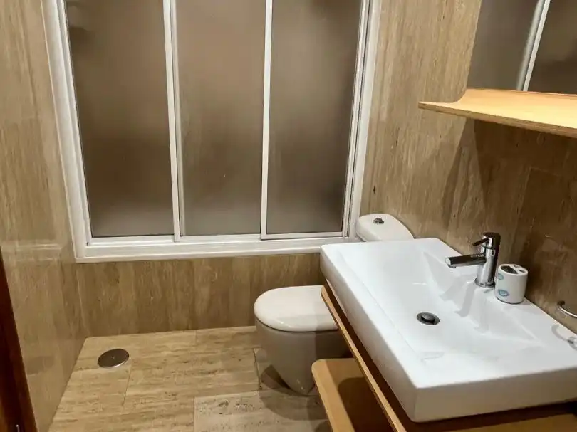 Apartments for rent in Calle Cándido Rodríguez Pinilla, 5, Pizarrales Bathroom of Apartments for rent in Salamanca with Heating, Storage room and Furnished