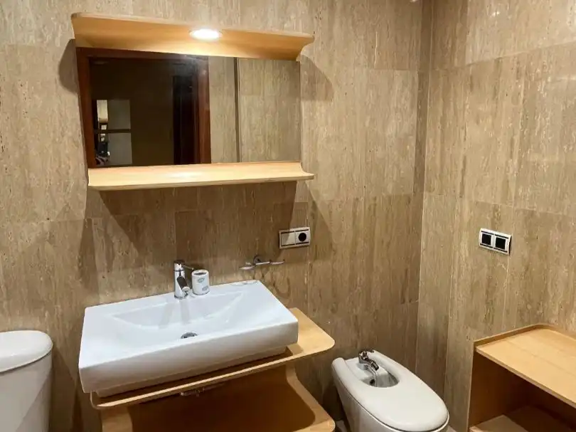 Apartments for rent in Calle Cándido Rodríguez Pinilla, 5, Pizarrales Bathroom of Apartments for rent in Salamanca with Heating, Storage room and Furnished
