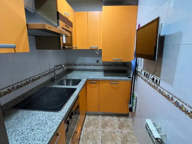 Apartments for rent in Calle Cándido Rodríguez Pinilla, 5, Pizarrales Kitchen of Apartments for rent in Salamanca with Heating, Storage room and Furnished
