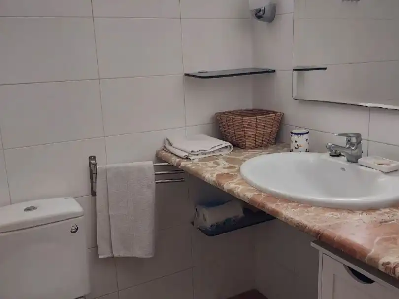 Flat for rent in Carrer Bono Guarner, 15, Santo Domigo Bathroom of Flat for rent in Alicante / Alacant with Air Conditioner, Heating and Parquet flooring