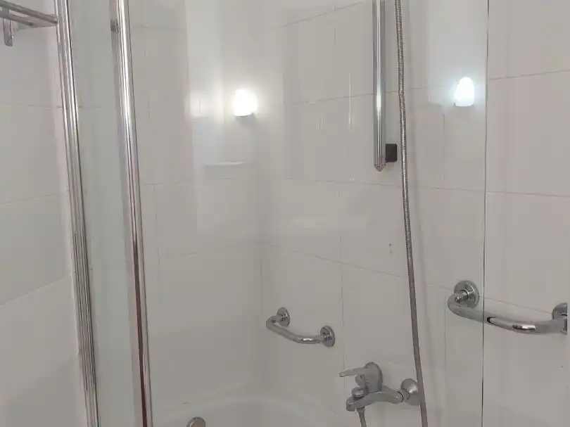 Flat for rent in Carrer Bono Guarner, 15, Santo Domigo Bathroom of Flat for rent in Alicante / Alacant with Air Conditioner, Heating and Parquet flooring