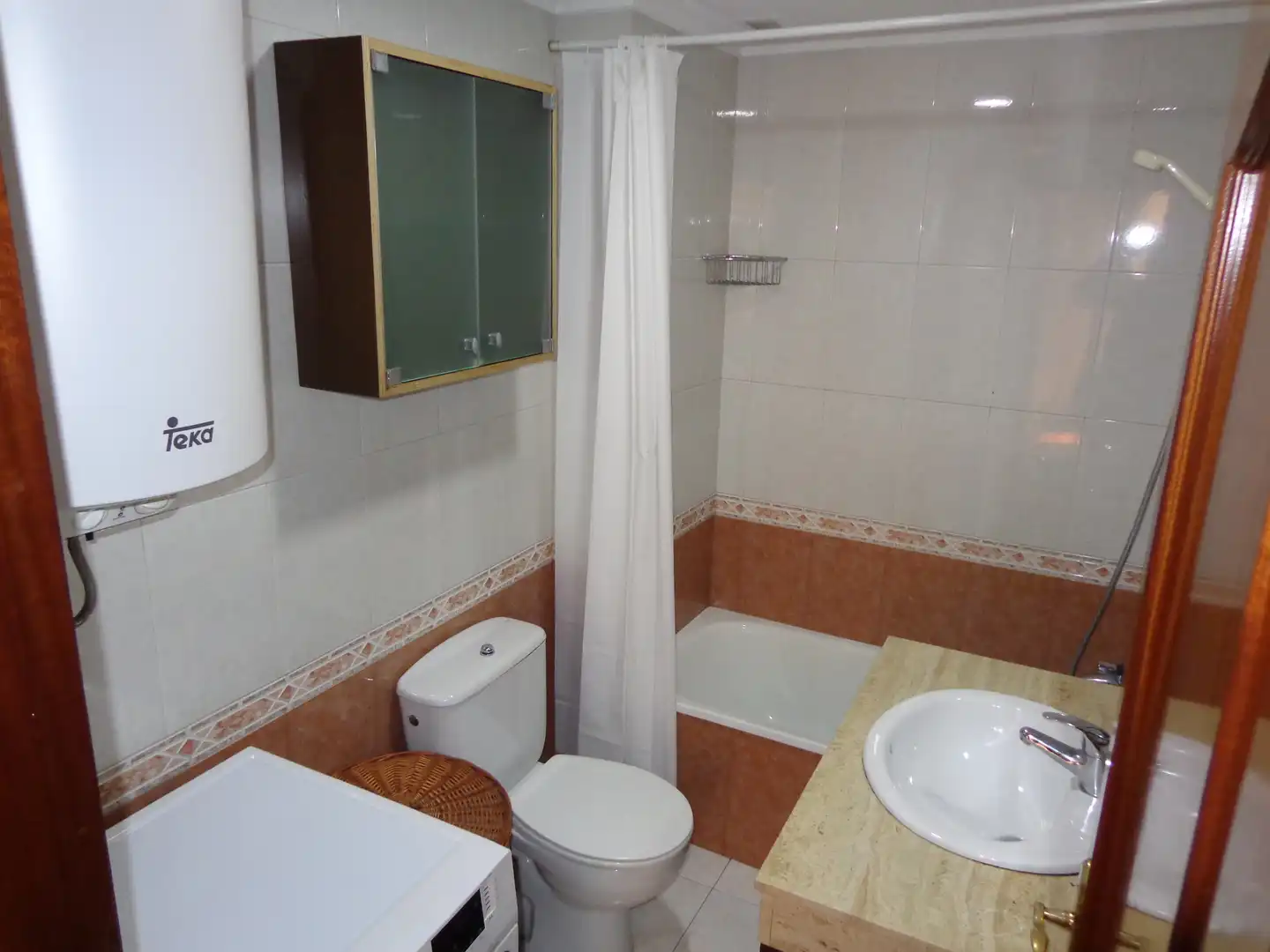 Flat for rent in Avenida Portugal, 47b, Couto Bathroom of Flat for rent in Ourense Capital