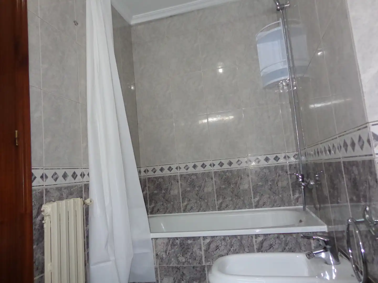Flat for rent in Avenida Portugal, 47b, Couto Bathroom of Flat for rent in Ourense Capital