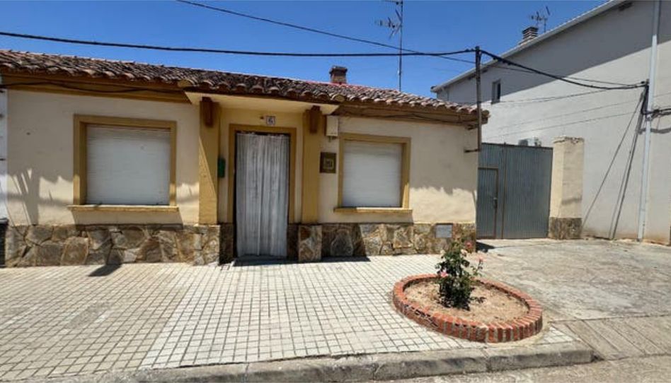 Casa o xalet en venda a Lucena de Jalón, Zaragoza - imatge 1 Foto 1 de Casa o xalet en venda a Lucena de Jalón, Zaragoza