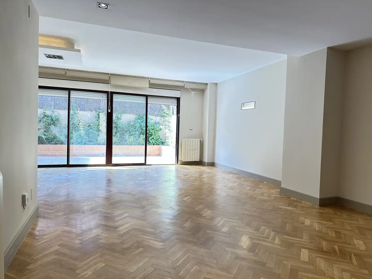 Casa o chalet en venta en Calle del Collado de Marichiva, 37, Arroyo del Fresno Sala de estar de Casa o chalet en venta en Madrid con Aire acondicionado, Calefacción y Jardín privado