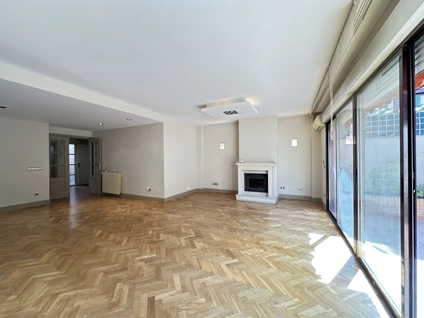 Casa o chalet en venta en Calle del Collado de Marichiva, 37, Arroyo del Fresno Sala de estar de Casa o chalet en venta en Madrid con Aire acondicionado, Calefacción y Jardín privado