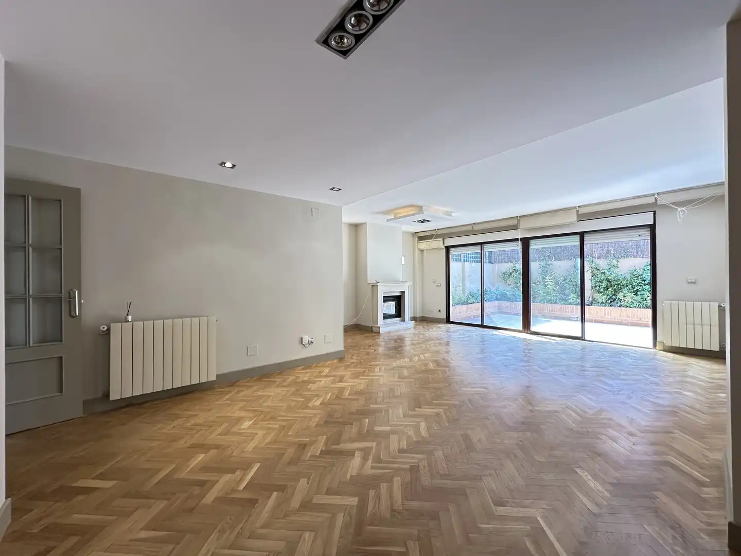 Casa o chalet en venta en Calle del Collado de Marichiva, 37, Arroyo del Fresno Sala de estar de Casa o chalet en venta en Madrid con Aire acondicionado, Calefacción y Jardín privado