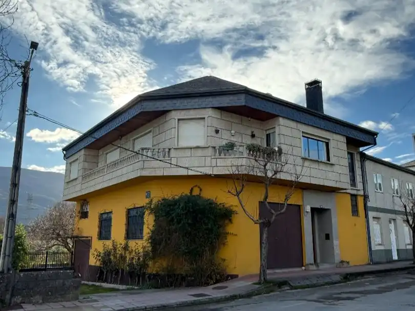 Flat for sale in Rúa de San Tirso, 52, O Barco de Valdeorras Exterior view of Flat for sale in O Barco de Valdeorras with Heating, Private garden and Parquet flooring