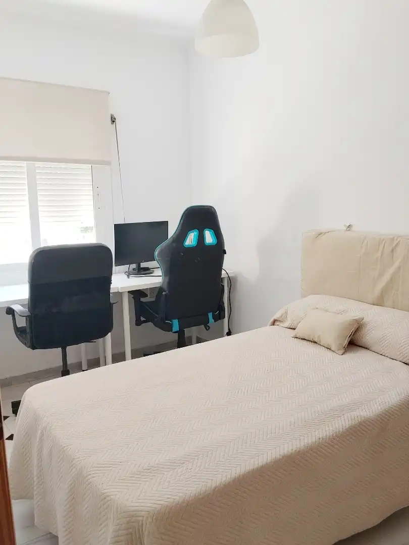 Piso en venta en Calle Santiago, 89, San Luis Habitación de Piso en venta en Almería Capital con Aire acondicionado, Terraza y Balcón