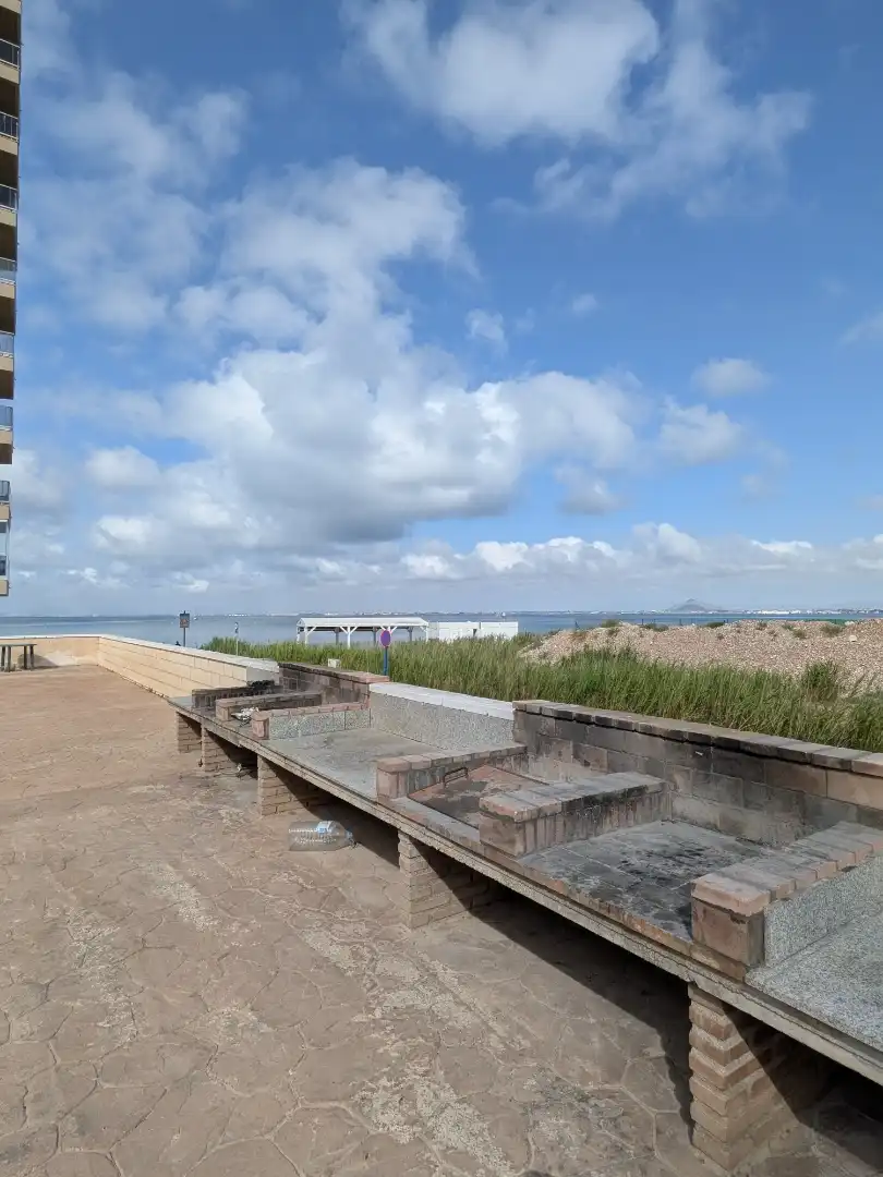 Terrasse von Wohnung zum Verkauf in La Manga del Mar Menor mit Klimaanlage, Terrasse und Schwimmbad