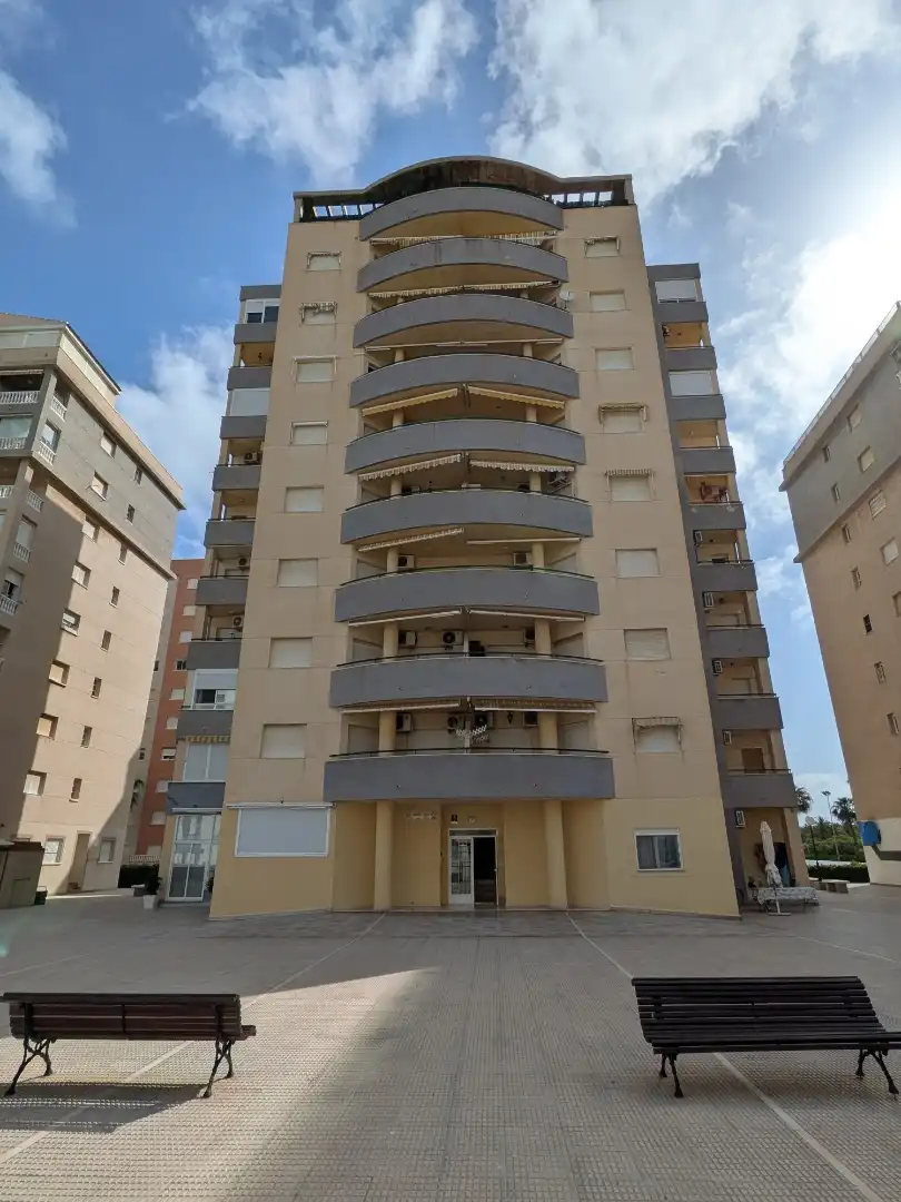 Außenansicht von Wohnung zum Verkauf in La Manga del Mar Menor mit Klimaanlage, Terrasse und Schwimmbad