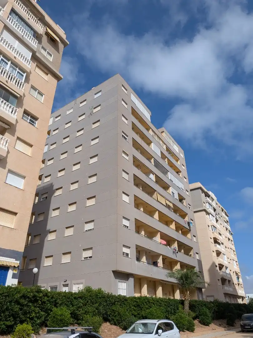 Außenansicht von Wohnung zum Verkauf in La Manga del Mar Menor mit Klimaanlage, Terrasse und Schwimmbad