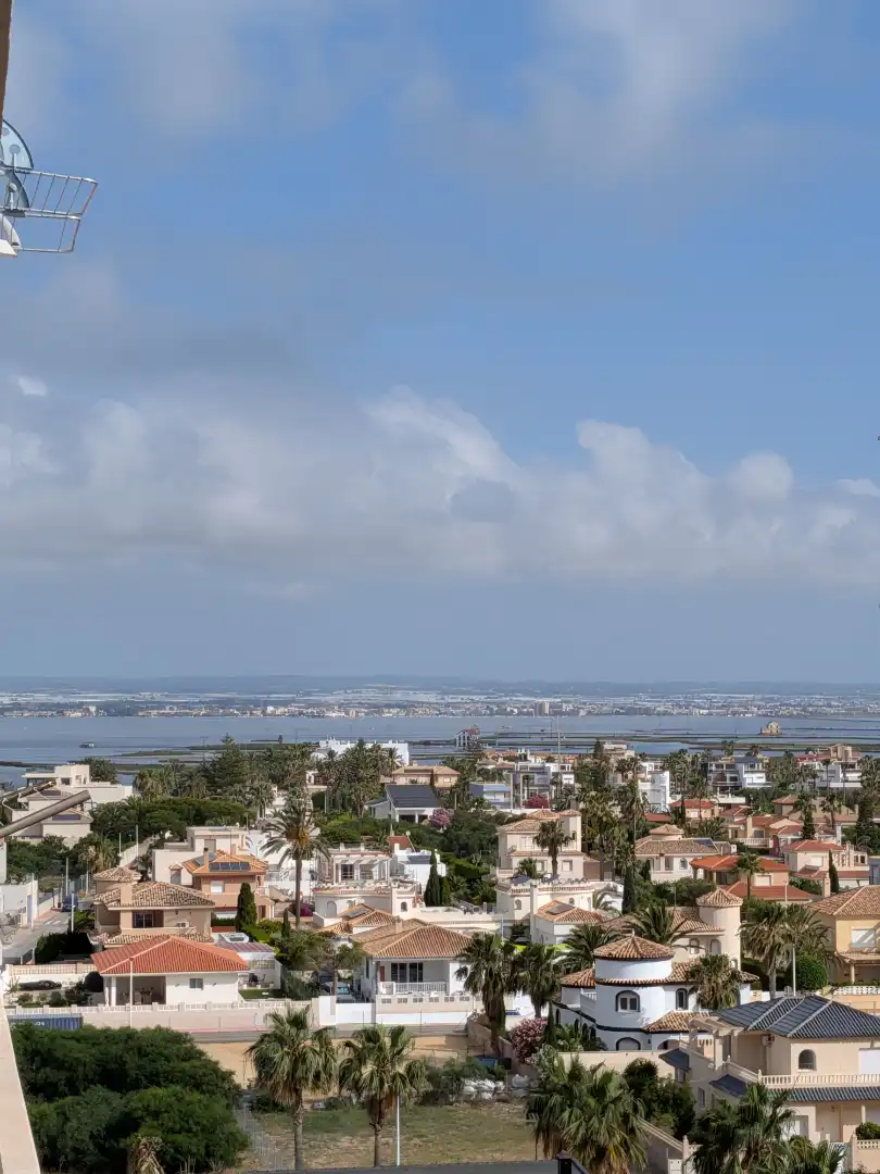 Außenansicht von Wohnung zum Verkauf in La Manga del Mar Menor mit Klimaanlage, Terrasse und Schwimmbad
