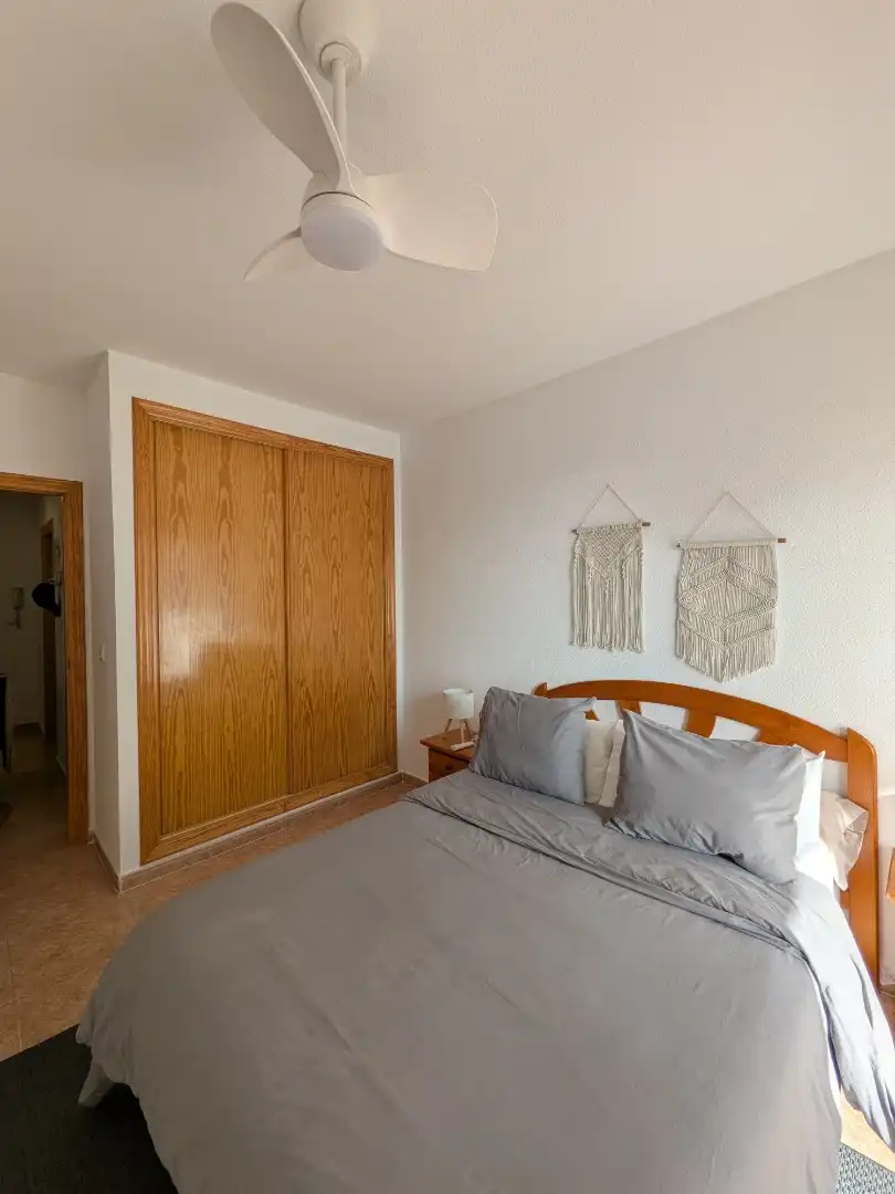 Schlafzimmer von Wohnung zum Verkauf in La Manga del Mar Menor mit Klimaanlage, Terrasse und Schwimmbad