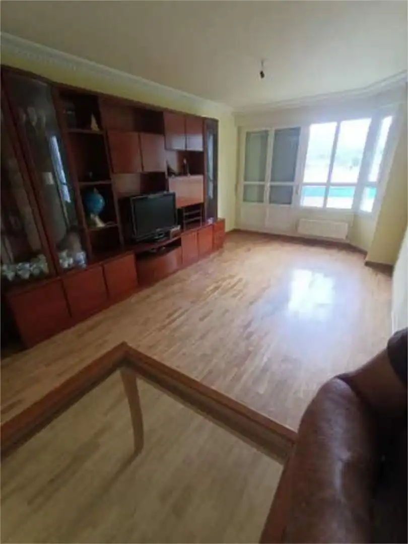 Apartamento en venta en Laudio / Llodio Sala de estar de Apartamento en venta en Laudio / Llodio con Calefacción, Terraza y Trastero