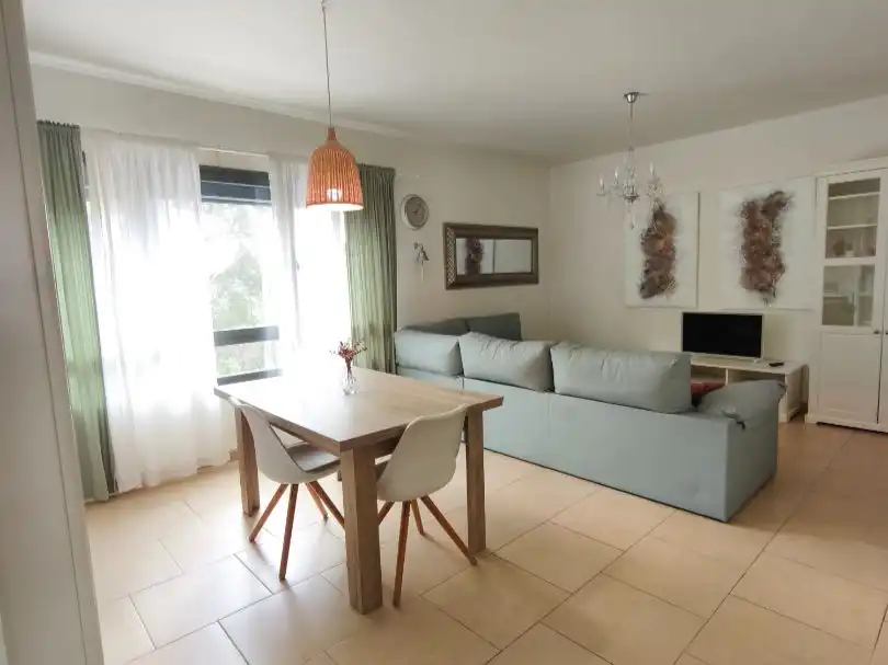 Casa adosada de alquiler en Músico José Antonio Ramos, 5, Los Portales - Visvique Sala de estar de Casa adosada de alquiler en Arucas con Jardín privado, Parquet y Terraza
