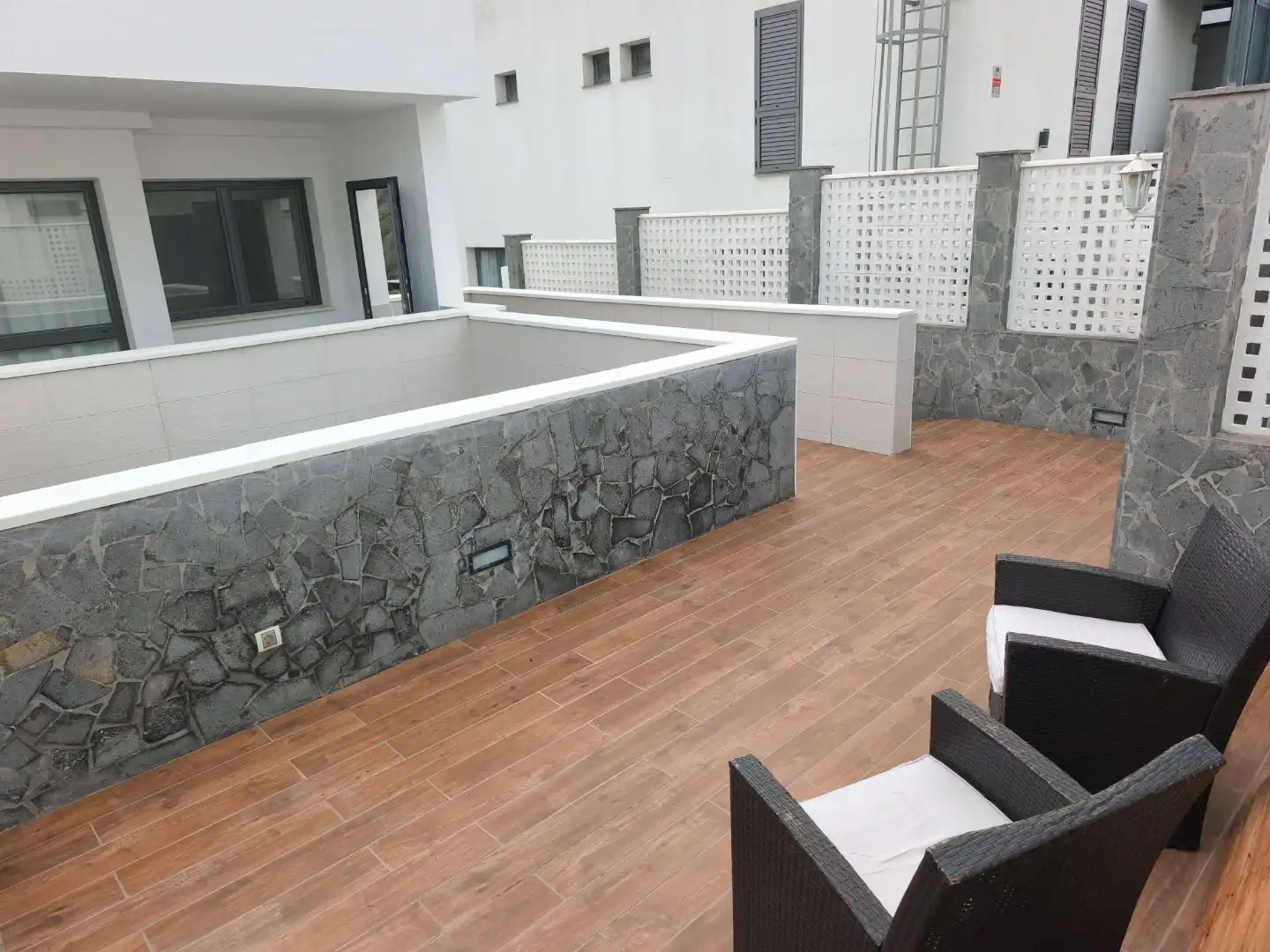 Casa adosada de alquiler en Músico José Antonio Ramos, 5, Los Portales - Visvique Terraza de Casa adosada de alquiler en Arucas con Jardín privado, Parquet y Terraza