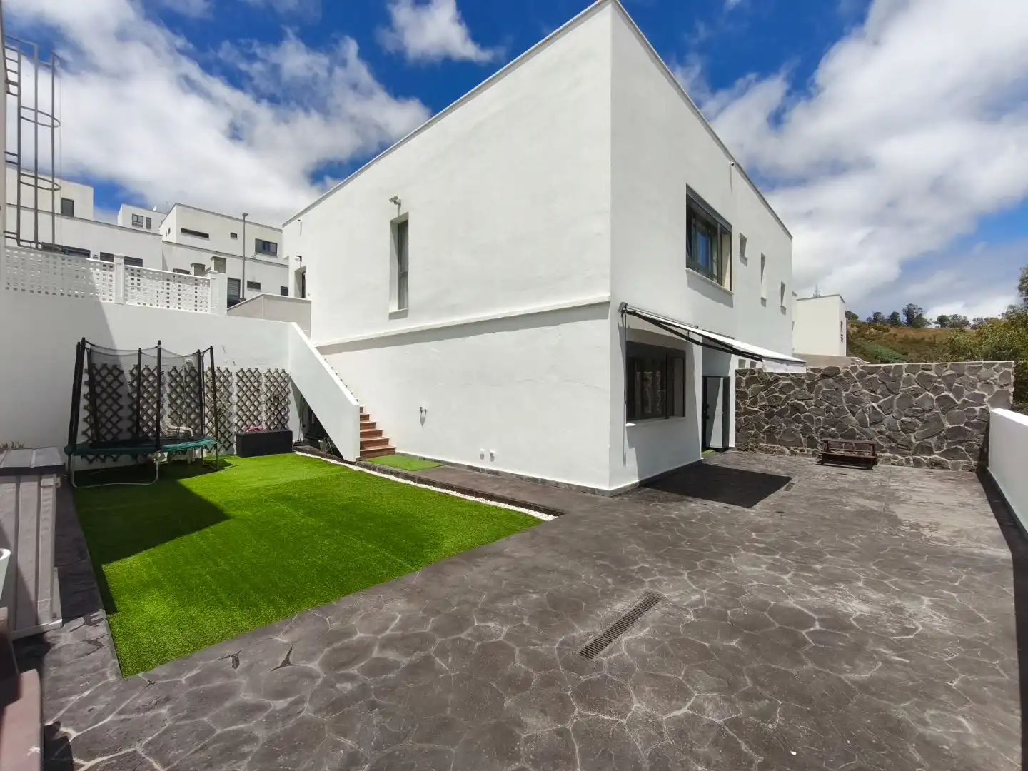 Casa adosada de alquiler en Músico José Antonio Ramos, 5, Los Portales - Visvique Vista exterior de Casa adosada de alquiler en Arucas con Jardín privado, Parquet y Terraza