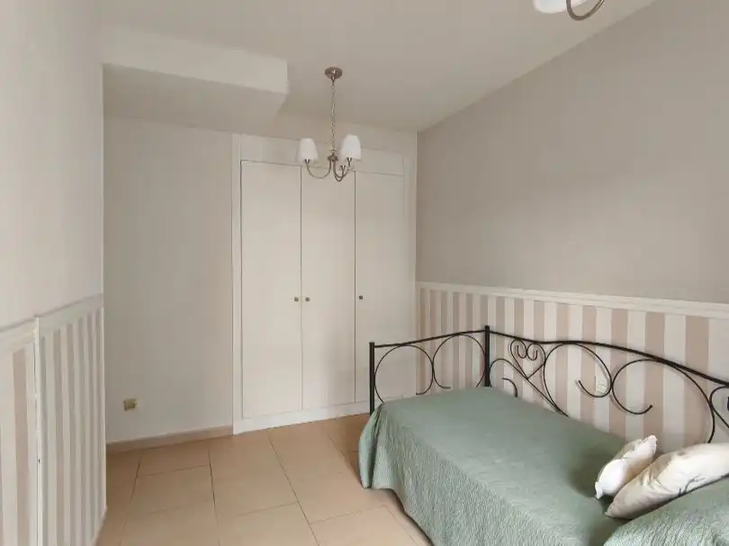 Casa adosada de alquiler en Músico José Antonio Ramos, 5, Los Portales - Visvique Habitación de Casa adosada de alquiler en Arucas con Jardín privado, Parquet y Terraza