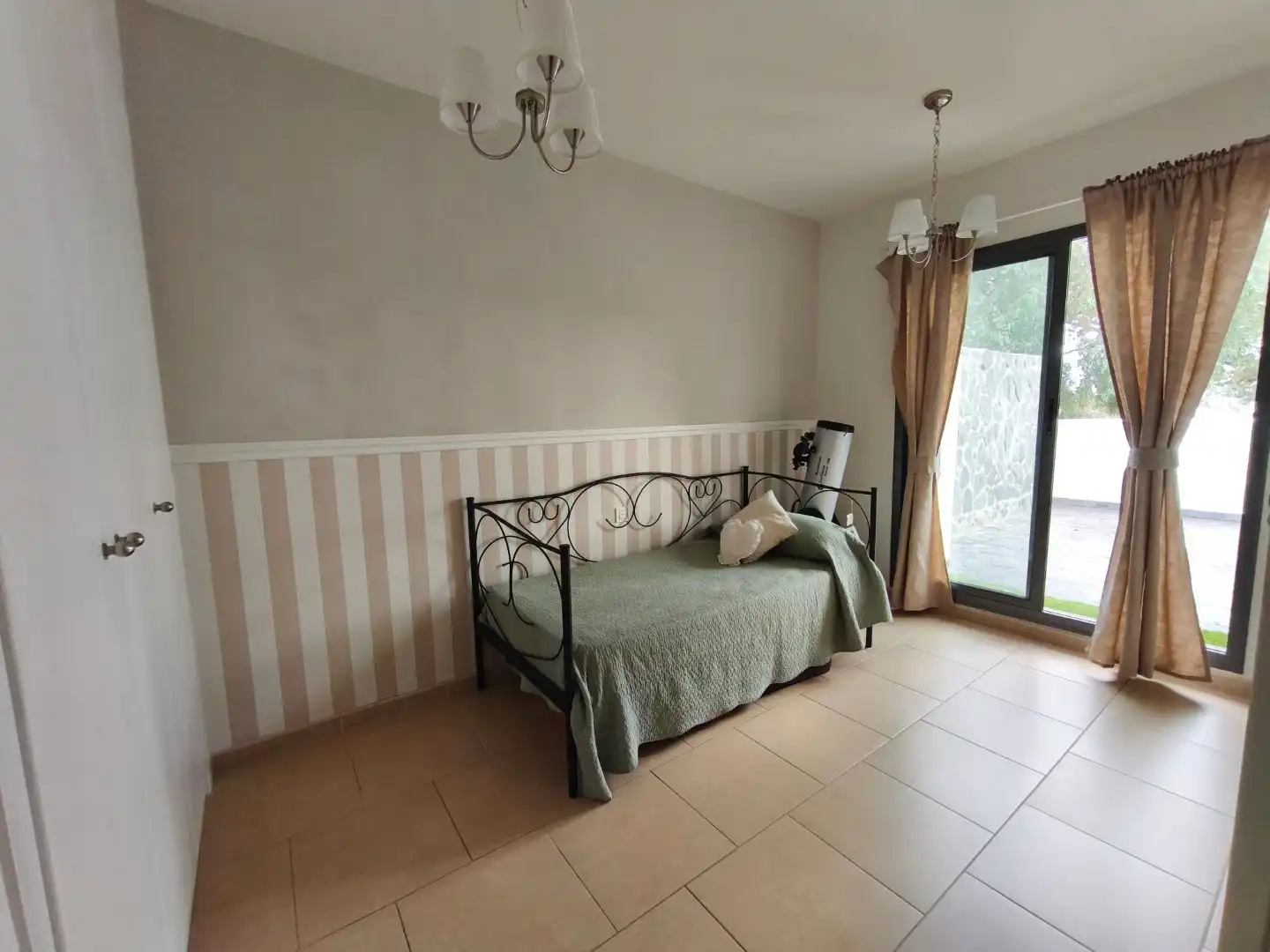Casa adosada de alquiler en Músico José Antonio Ramos, 5, Los Portales - Visvique Habitación de Casa adosada de alquiler en Arucas con Jardín privado, Parquet y Terraza