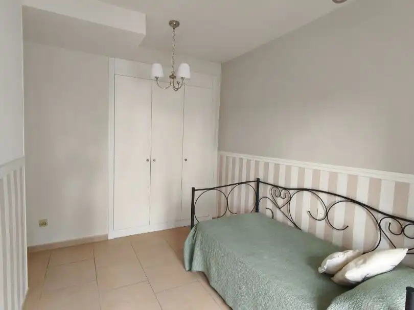 Casa adosada de alquiler en Músico José Antonio Ramos, 5, Los Portales - Visvique Habitación de Casa adosada de alquiler en Arucas con Jardín privado, Parquet y Terraza