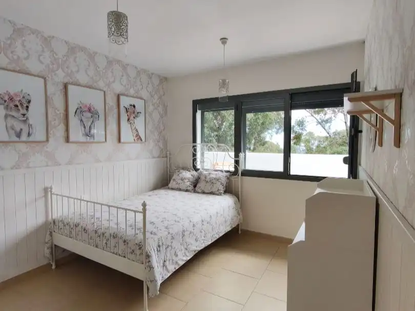 Casa adosada de alquiler en Músico José Antonio Ramos, 5, Los Portales - Visvique Habitación de Casa adosada de alquiler en Arucas con Jardín privado, Parquet y Terraza