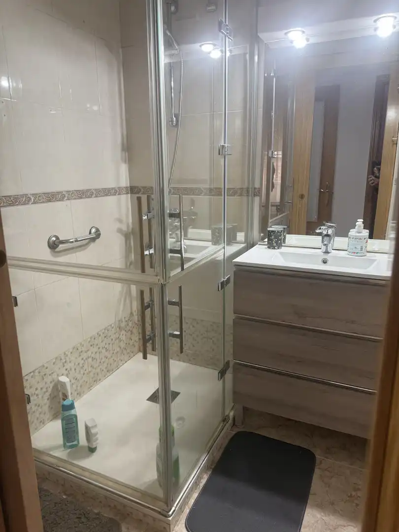 Flat for rent in Calle de Arroyo de Fontarrón, 391, Pavones Bathroom of Flat for rent in Madrid with Air Conditioner, Heating and Parquet flooring