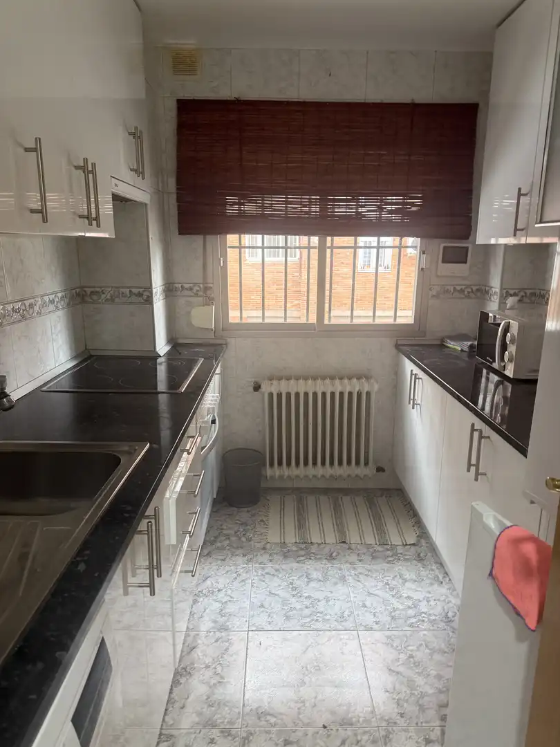 Flat for rent in Calle de Arroyo de Fontarrón, 391, Pavones Kitchen of Flat for rent in Madrid with Air Conditioner, Heating and Parquet flooring