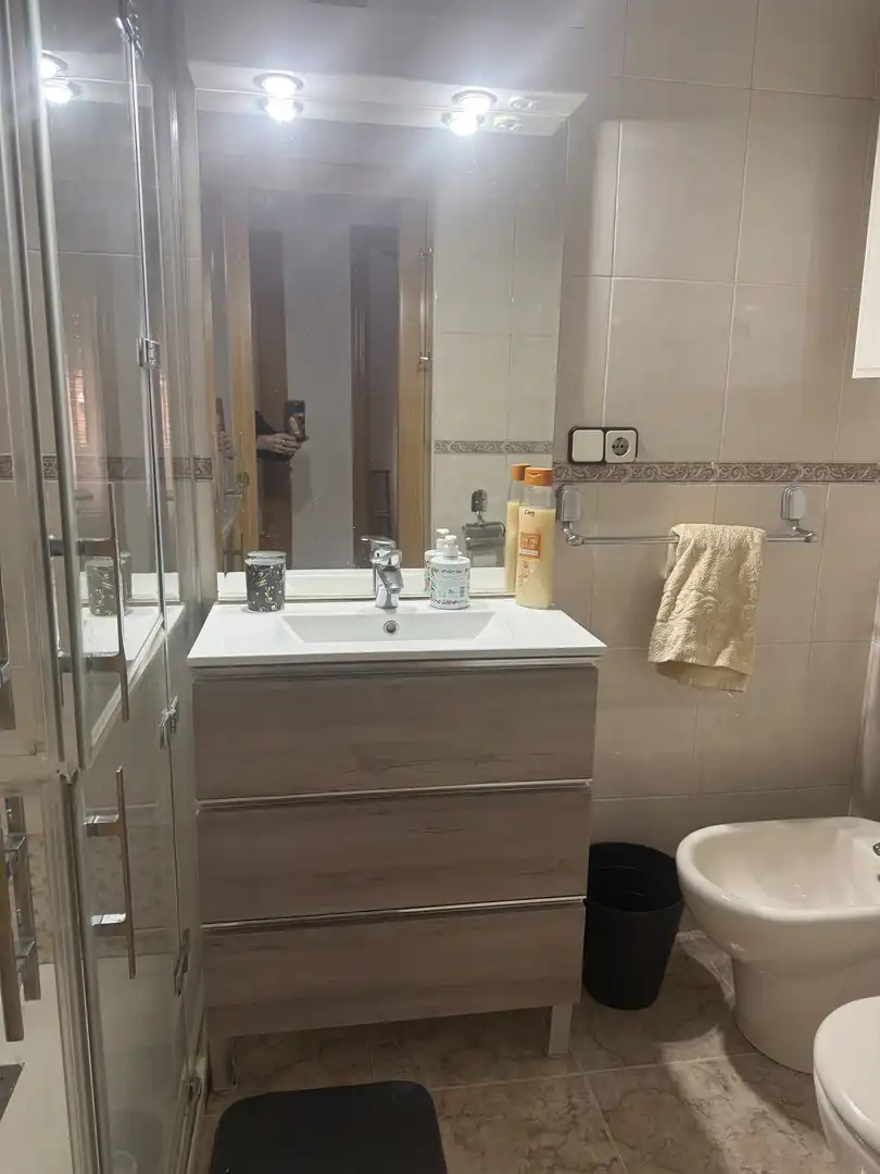 Flat for rent in Calle de Arroyo de Fontarrón, 391, Pavones Bathroom of Flat for rent in Madrid with Air Conditioner, Heating and Parquet flooring