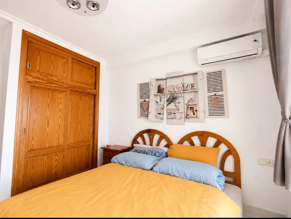 Habitación de Piso en venta en Torrevieja con Aire acondicionado, Terraza y Piscina