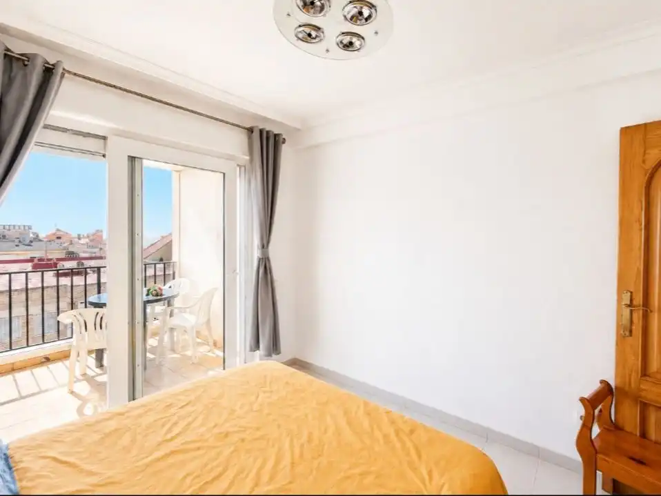 Habitación de Piso en venta en Torrevieja con Aire acondicionado, Terraza y Piscina