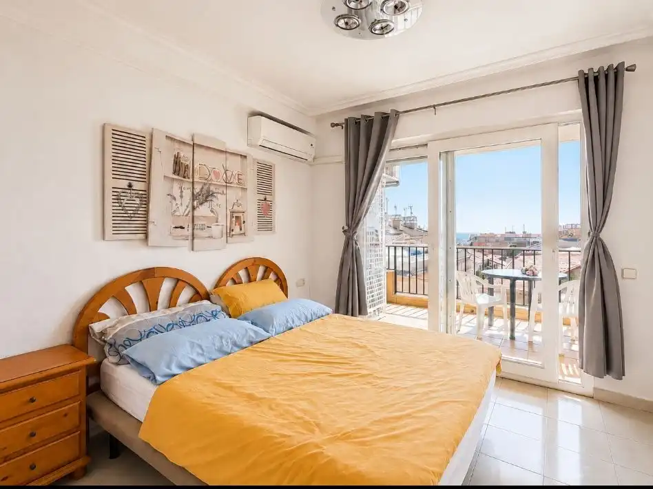 Habitación de Piso en venta en Torrevieja con Aire acondicionado, Terraza y Piscina
