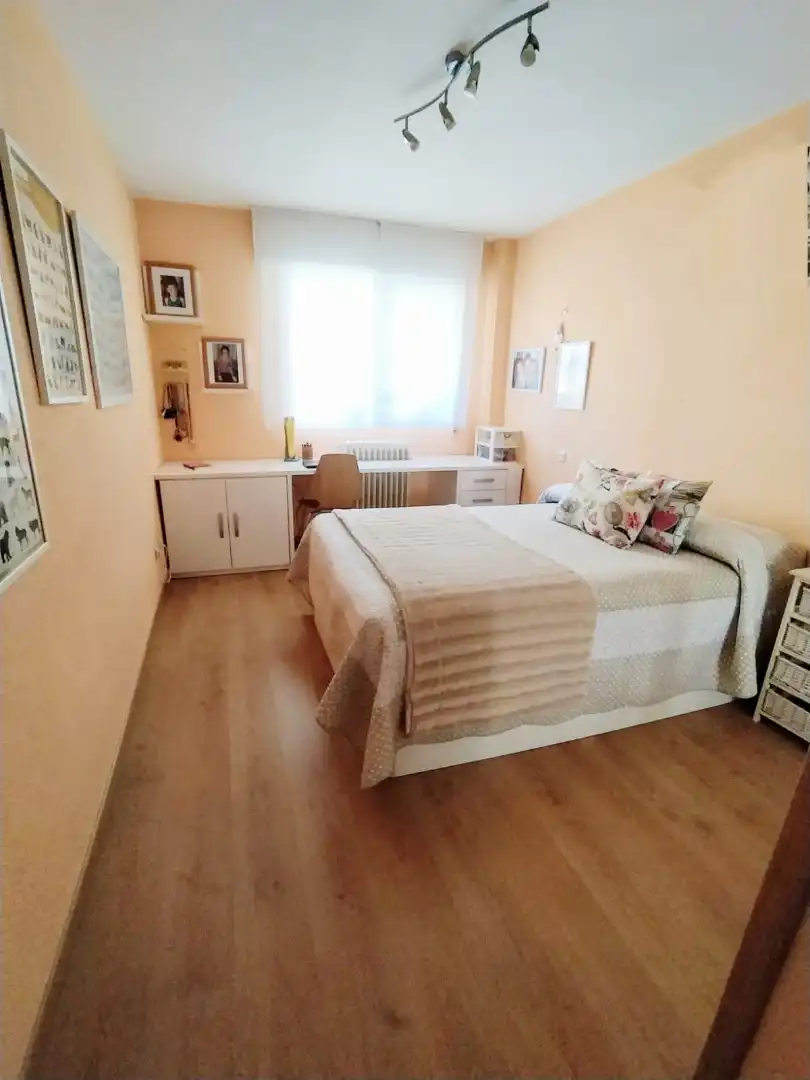 Piso en venta en Paseo Salamanca, 81, El Soto Habitación de Piso en venta en León Capital con Calefacción, Jardín privado y Parquet