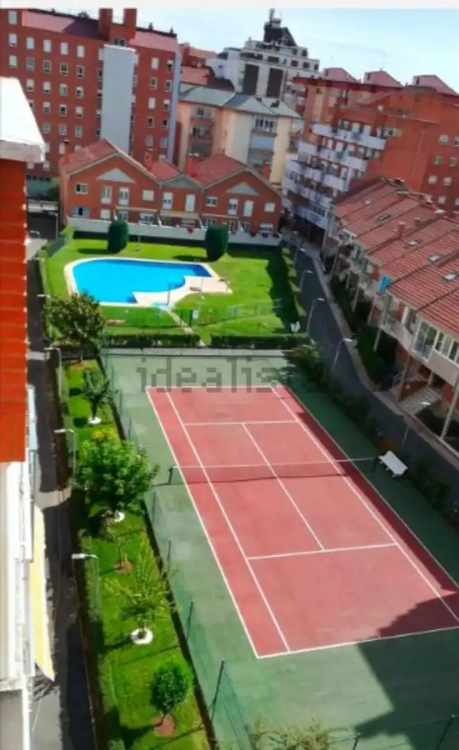 Piso en venta en Paseo Salamanca, 81, El Soto Vista exterior de Piso en venta en León Capital con Calefacción, Jardín privado y Parquet