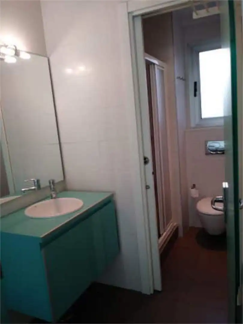 Apartments for rent in Quintana Bathroom of Apartments for rent in Madrid Capital with Swimming Pool