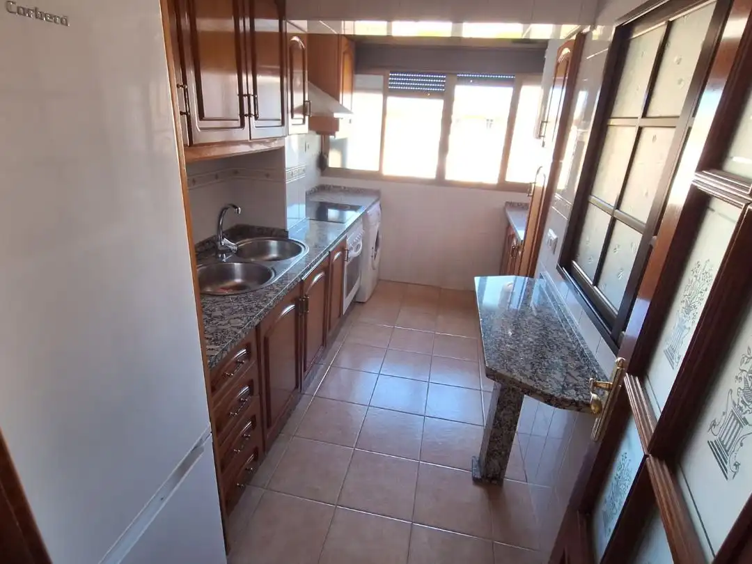 Flat for rent in Calle Algeciras, 21, Sector Sur Kitchen of Flat for rent in Córdoba with Air Conditioner and Furnished
