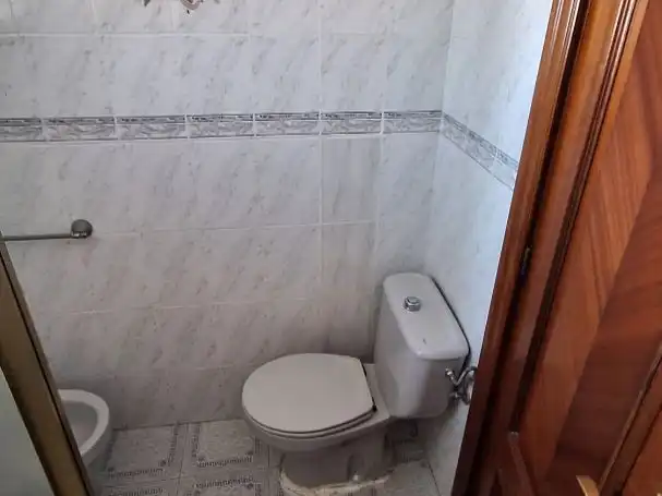 Flat for rent in Calle Algeciras, 21, Sector Sur Bathroom of Flat for rent in Córdoba with Air Conditioner and Furnished