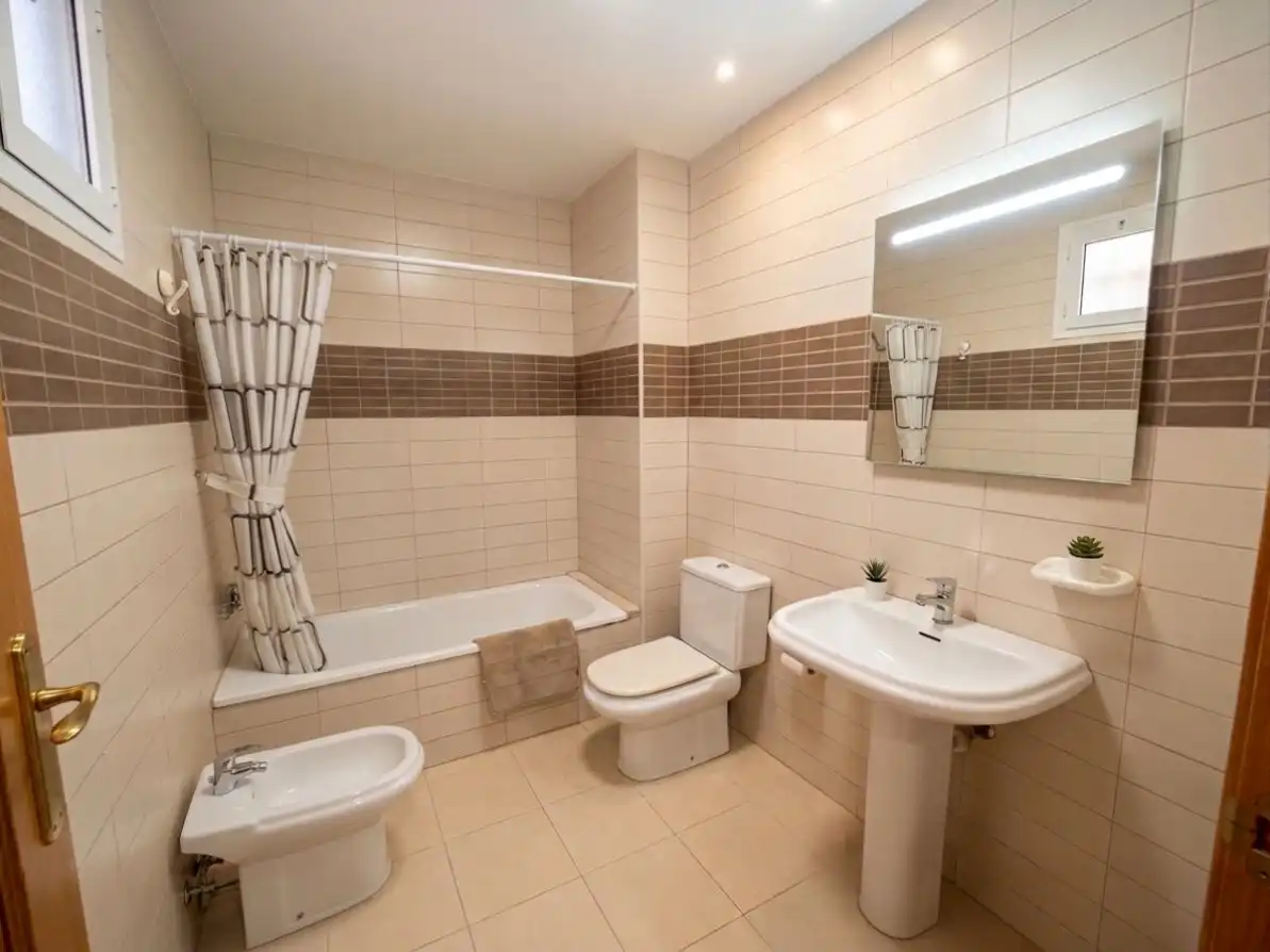 Badezimmer von Wohnung zur Miete in Valderrobres mit Klimaanlage, Heizung und Möbliert