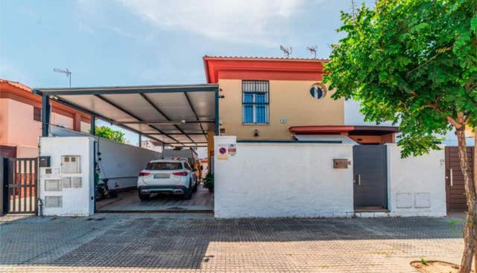 Casa adosada en venta en Centro, Bormujos - imagen 1 Foto 1 de Casa adosada en venta en Centro, Bormujos