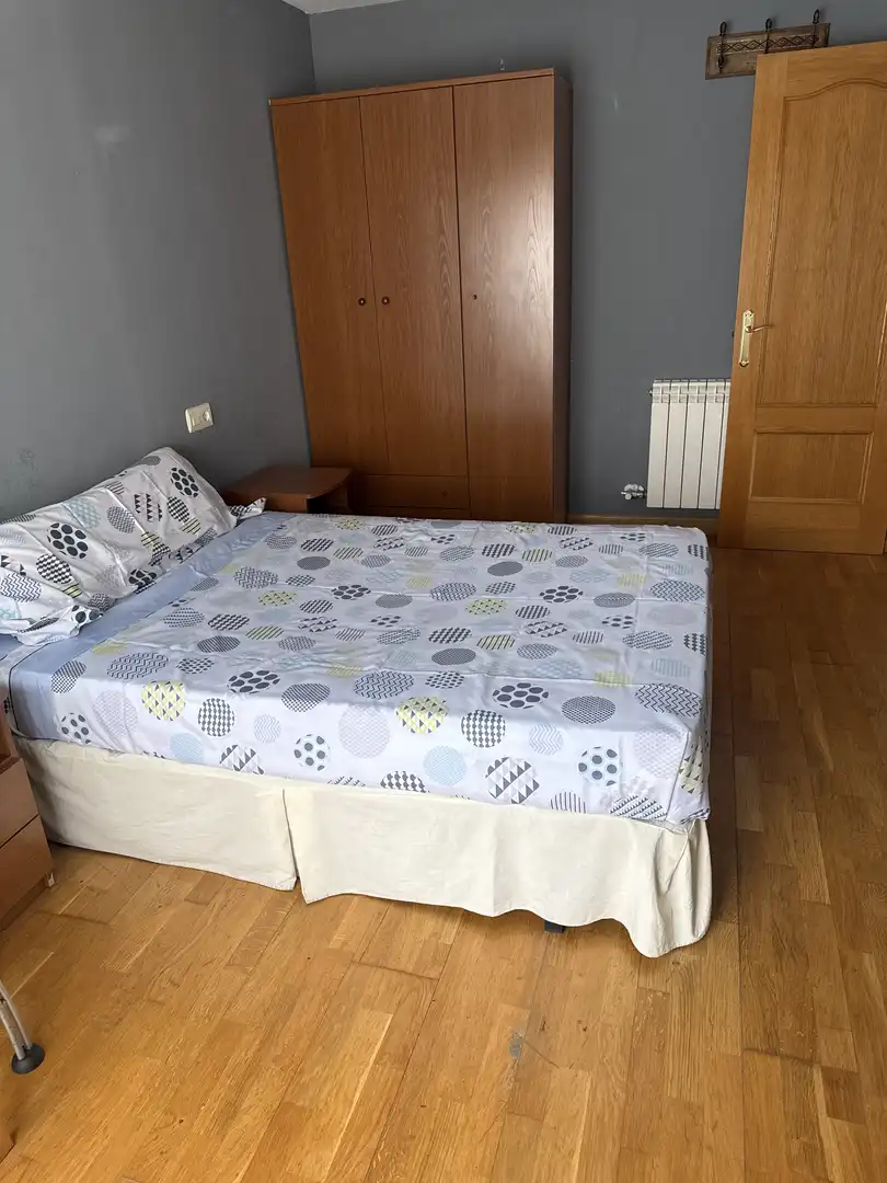 Habitación de Apartamento de alquiler en León Capital  con Calefacción, Parquet y Amueblado