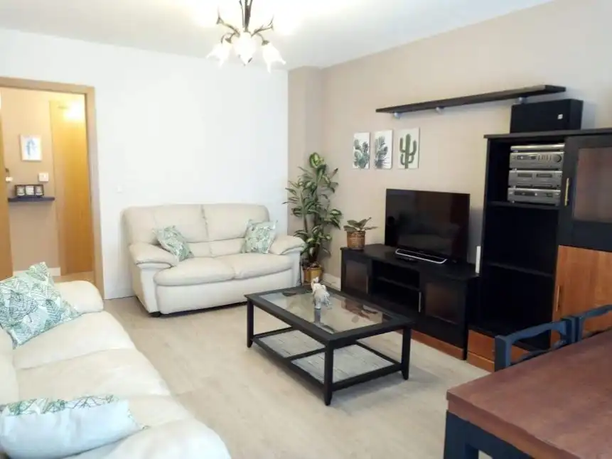 Flat for rent in Avenida de Portugal, 37, Puerta de Cuartos - Avda. de Portugal Living room of Flat for rent in Talavera de la Reina with Air Conditioner, Heating and Parquet flooring