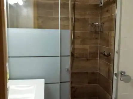 Flat for rent in Avenida de Portugal, 37, Puerta de Cuartos - Avda. de Portugal Bathroom of Flat for rent in Talavera de la Reina with Air Conditioner, Heating and Parquet flooring