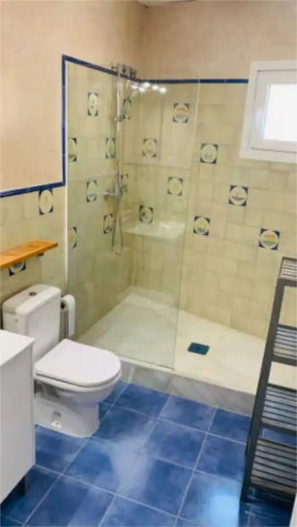 Apartamento en venta en Las Redes Baño de Apartamento en venta en El Puerto de Santa María con Terraza, Trastero y Amueblado