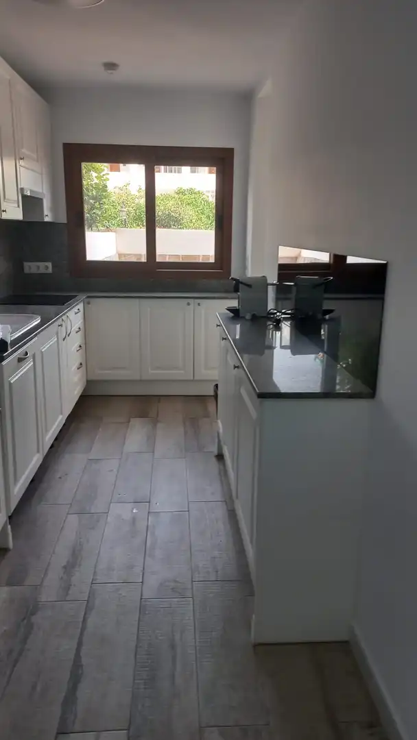 Küche von Wohnung zur Miete in  Palma de Mallorca mit Klimaanlage, Privatgarten und Terrasse