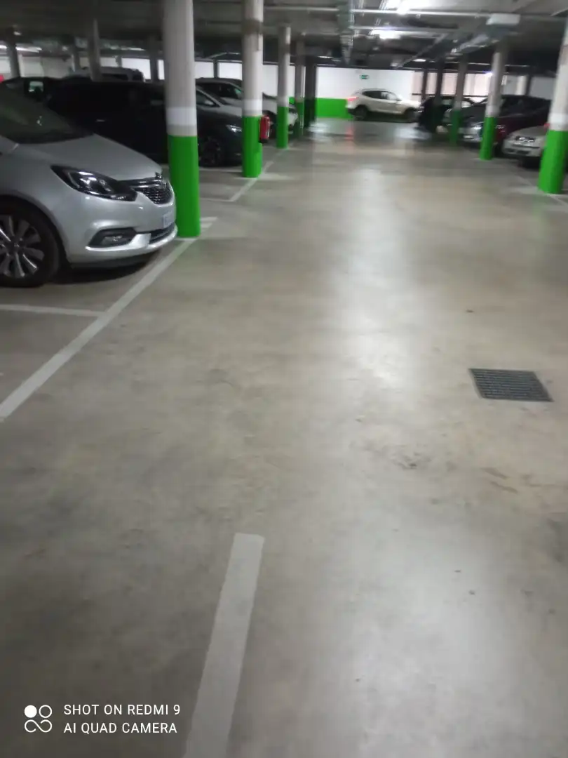 Garaje de alquiler en Escritora Gabriela Mistral, Poniente-Norte - Miralbaida - Parque Azahara Parking de Garaje de alquiler en Córdoba