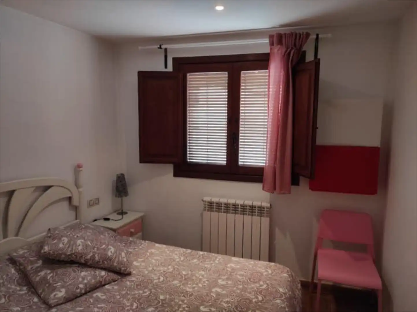 Schlafzimmer von Wohnung zur Miete in Linares de Mora