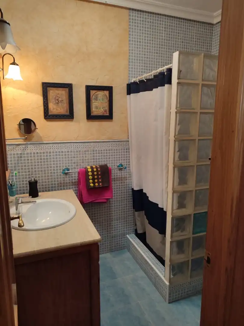 Room in Calle Pp Zb Ñr 2, 37, La Ñora Bathroom of Flat for share in Murcia with Air Conditioner, Heating and Parquet flooring