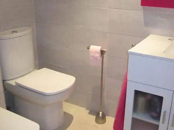Wohnung zur Miete in Carrer José Antonio Cañete Juárez, 13, Nou Altabix Badezimmer von Wohnung zur Miete in Elche / Elx mit Klimaanlage, Heizung und Möbliert